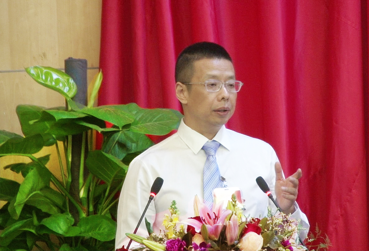 党委书记、院长陆丹在会上作党委工作报告 (1).jpg 党委书记、院长陆丹在会上作党委工作报告 (1).jpg