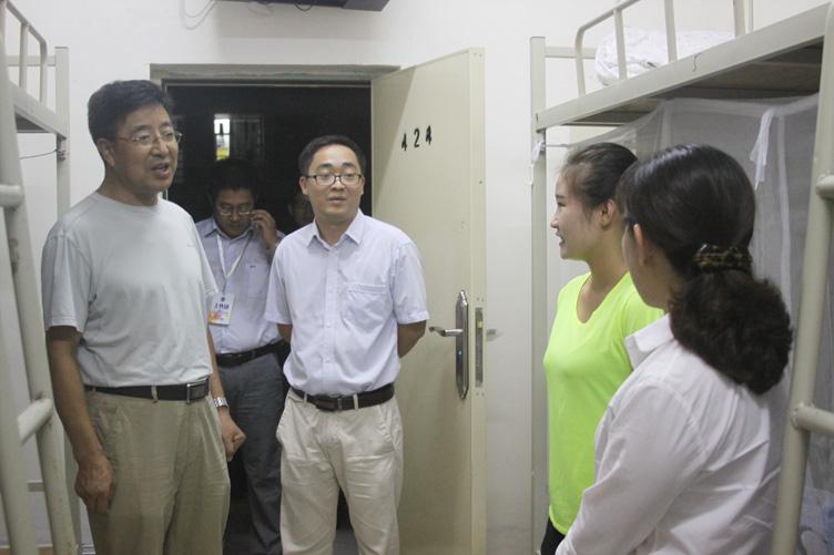 走访宿舍.jpg 走访宿舍.jpg