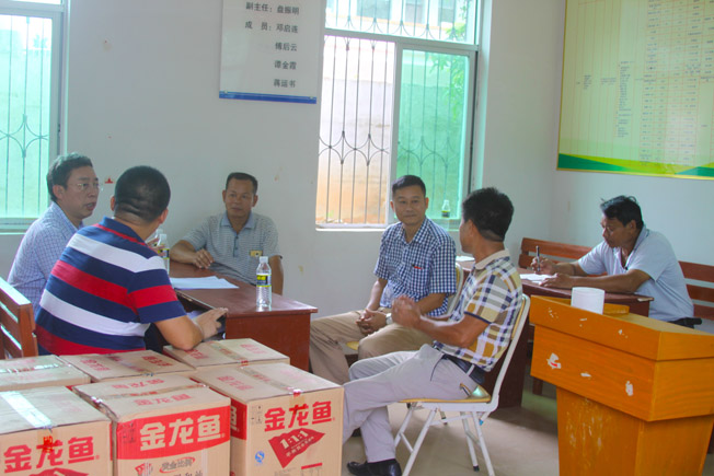 2016102199uu.com
扶贫慰问xiaotu.jpg