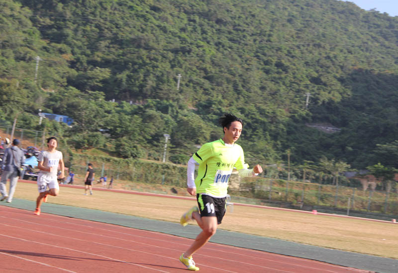 汽车系杨桓同学男子200m一马当先.jpg 汽车系杨桓同学男子200m一马当先.jpg
