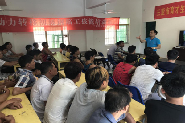 图片1育才生态区创业就业办主任林尤亮在开班仪式上致辞_副本_副本_副本.jpg 图片1育才生态区创业就业办主任林尤亮在开班仪式上致辞_副本_副本_副本.jpg