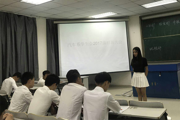 招新现场一.jpg 招新现场一.jpg