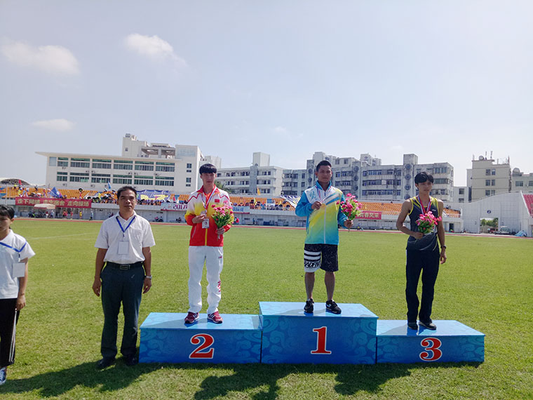 获奖运动员颁奖仪式(杨桓左一)x.jpg 获奖运动员颁奖仪式(杨桓左一)x.jpg