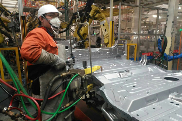 黄许强同学在工作中.jpg 黄许强同学在工作中.jpg