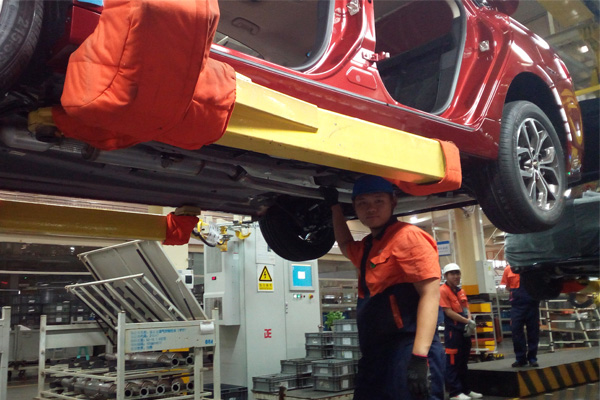 牛立德同学在工作现场.jpg 牛立德同学在工作现场.jpg