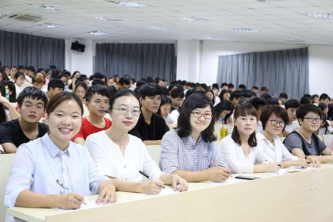 评委老师及观众xiaotu.jpg 评委老师及观众xiaotu.jpg