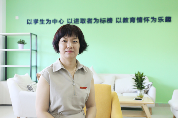 经济管理系副主任田宁_副本.jpg 经济管理系副主任田宁_副本.jpg