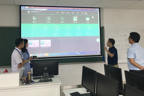 王老师讲解如何通过虚拟平台管理实验室_副本.jpg 王老师讲解如何通过虚拟平台管理实验室_副本.jpg