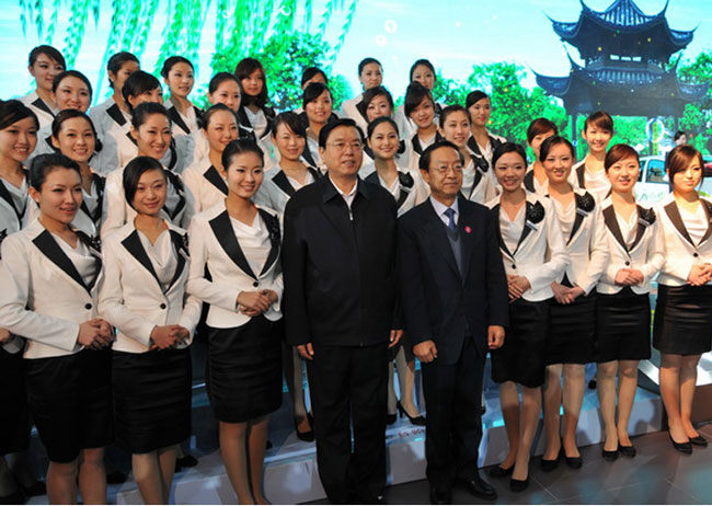 国务院副总理张德江与学院阳光学子合影