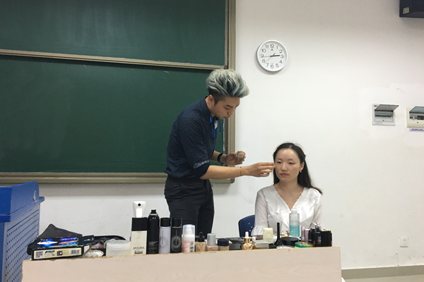 20190513强化教师礼仪 塑造良好形象——教师职业化形象设计礼仪培训2_副本.jpg