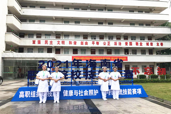 20111029我院学生参加2021年海南省职业技能大�?2)_副本.jpg
