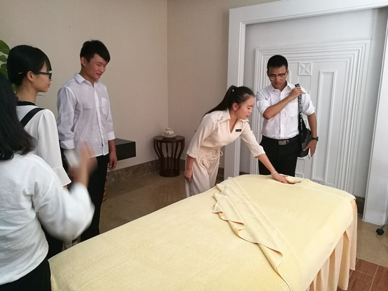 酒店专业spa师为大家介绍物品用途_副本.jpg 酒店专业spa师为大家介绍物品用途_副本.jpg