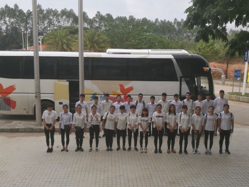 C:\Documents and Settings\Administrator\桌面\“天域酒店精英班”整装待发的同学们_副本.jpg