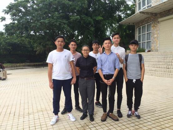 ͼ2 ��ɺ��ʦ�뼴��ʵϰ��ѧ����Ӱ.jpg