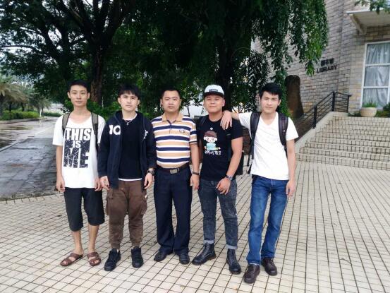 ͼ3 ������ʦ�뼴��ʵϰ��ѧ����Ӱ.jpg