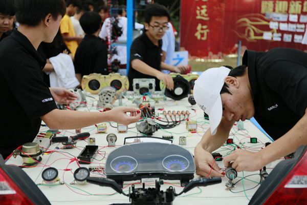 10 ѧ������������·ְҵ�ɹ�չʾ.jpg