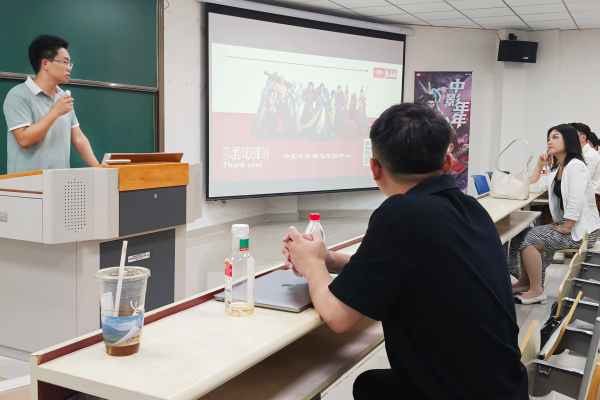 000.招聘会照片.jpg